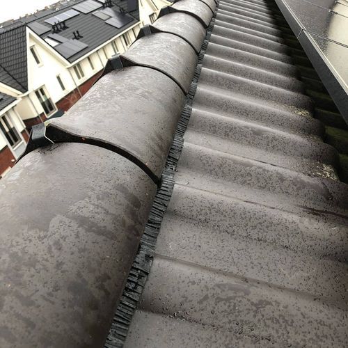 De diensten van dakspecialist in Zaandijk Nieuwe laag bitumen